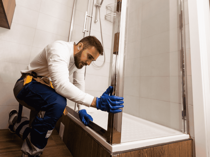Installation de douches, baignoires et équipements modernes